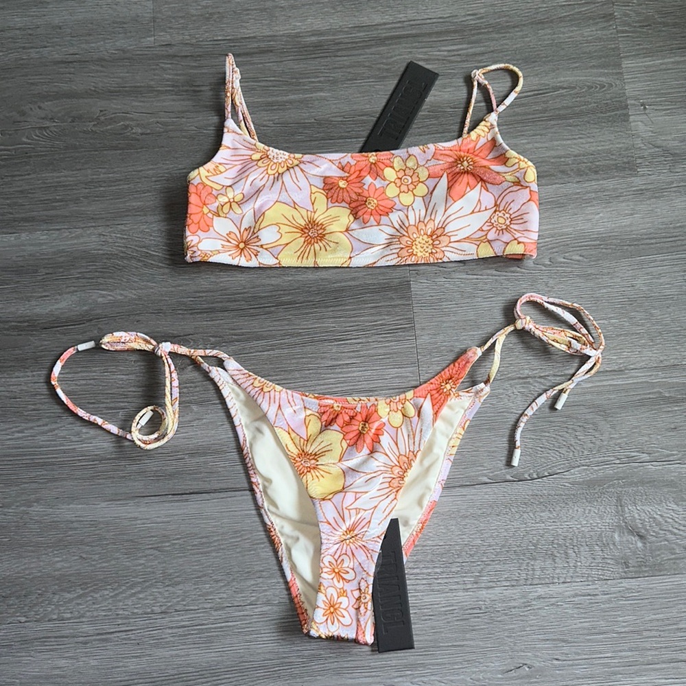 Beautiful velvet floral triangl bathing set. - Picture 3 of 15